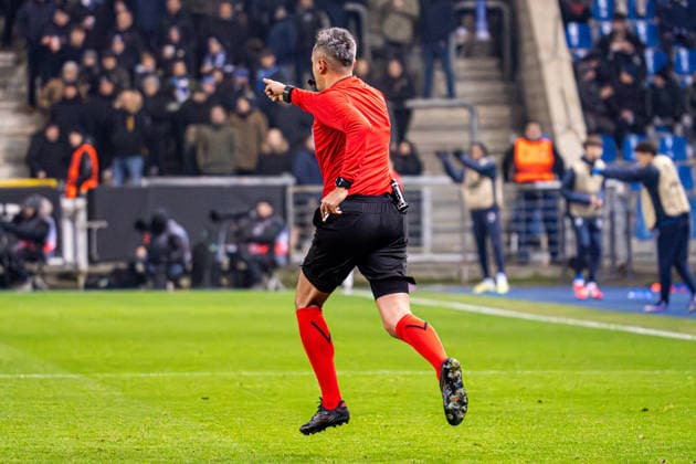 2026-01-29 KRC Genk v Malmo FF - UEFA Europa League 2025 26 League Phase MD8 GENK, BELGIUM - JANUARY 29: referee Horatiu Fesnic awards a penalty to KRC Genk after checking the VAR during the UEFA Europa League 2025 26 League Phase MD8 match between KRC Genk and Malmo FF at Cegeka Arena on January 29, 2026 in Genk, Belgium. (Photo by Gabriel Calvino Alonso BSR Agency) Genk Belgium Content not available for redistribution in The Netherlands directly or indirectly through any third parties. Copyright: xBSRxAgencyx