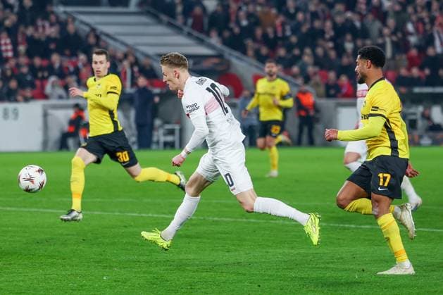 Chris Fuehrich 10 VfB Stuttgart with a great chance, with Sandro Lauper 30 BSC Young Boys Bern and Saidy Janko 17 BSC Young Boys Bern , VfB Stuttgart vs BSC Young Boys Bern, Football, Men, UEFA Europa League, Season 2025 2026, Matchday 8, 29 01 2026 DFB regulations prohibit any use of photographs as image sequences and or quasi video Stuttgart Baden Wuerttemberg Germany Copyright: xkolbert-press MartinxAgüerax