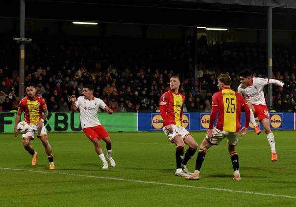 Fran Navarro of Braga makes a header but doesnt score during the match Go Ahead Eagles vs Braga at the De Adelaarshorst for the UEFA Europa League season 2025 2026 in DEVENTER, Netherlands on 29 january 2026 Photo by Peter Lous EYE4IMAGES