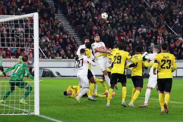 Jeff Chabot 24 VfB Stuttgart with a header, Action, VfB Stuttgart vs BSC Young Boys Bern, Football, Men, UEFA Europa League, Season 2025 2026, Matchday 8, 29 01 2026 DFB regulations prohibit any use of photographs as image sequences and or quasi video Stuttgart Baden Wuerttemberg Germany Copyright: xkolbert-press MartinxAgüerax