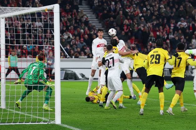 Jeff Chabot 24 VfB Stuttgart with a header, Action, VfB Stuttgart vs BSC Young Boys Bern, Football, Men, UEFA Europa League, Season 2025 2026, Matchday 8, 29 01 2026 DFB regulations prohibit any use of photographs as image sequences and or quasi video Stuttgart Baden Wuerttemberg Germany Copyright: xkolbert-press MartinxAgüerax