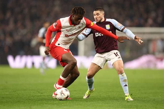 Joane Gadou of Red Bull Salzburg and Emi Buendia of Aston Villa Aston Villa v Red Bull Salzburg, UEFA Europa League, Group Stage, Football, Villa Park, Birmingham, UK - 29 Jan 2026Birmingham Villa Park United Kingdom EDITORIAL USE ONLY No use with unauthorised audio, video, data, fixture lists, club league logos or live services. Online in-match use limited to 120 images, no video emulation. No use in betting, games or single club league player publications. Copyright: xRyanxBrowne Shutterstockx 16445867bh