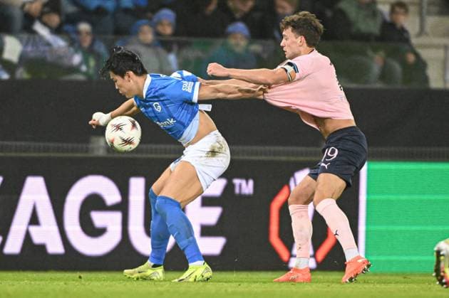 Genk s Hyeon-Gyu Oh and Malmo s Colin Rosler pictured in action during a soccer game between Belgian soccer team KRC Genk and Swedish team Malmo FF, in Genk, on Thursday 29 January 2026, on day eight of the League phase of the UEFA Europa League tournament. JILLxDELSAUX  x159647470x