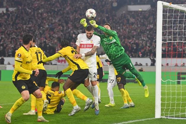 Penalty area scene with goalkeeper Marvin KELLER Bern , Jeff CHABOT VFB Stuttgart , Chris BEDIA Bern ,Action,duel Soccer UEFA Europa League VfB Stuttgart BSC Young Boys on 29 01 2026 MHP ARENA