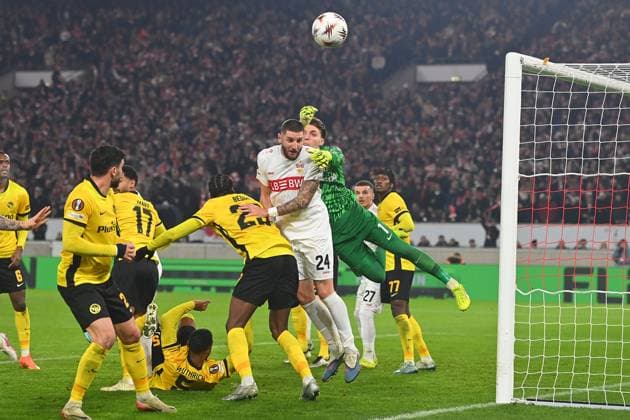 Penalty area scene with goalkeeper Marvin KELLER Bern , Jeff CHABOT VFB Stuttgart , Chris BEDIA Bern ,Action,duel Soccer UEFA Europa League VfB Stuttgart BSC Young Boys on 29 01 2026 MHP ARENA