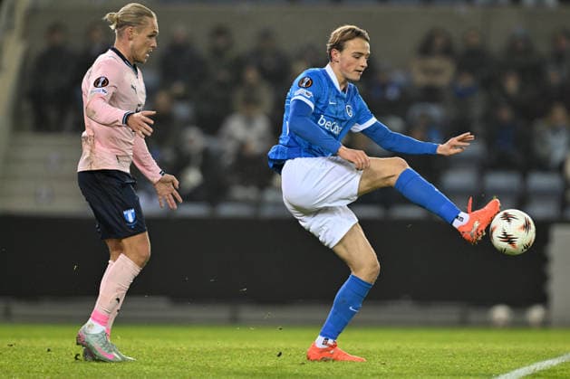 260129 KRC Genk vs Malmo FF Arnor Sigurdsson (8) of Malmo defending on Matte Smets (6) of Genk pictured during the 8th game in the Uefa Europa League season 2025-2026 League Phase between KRC Genk and Malmo FF from Sweden on January 29 , 2026 in Genk, Belgium. (Photo by David Catry Isosport) Genk Belgium  Copyright: xDavidxCatryx 20260129DC2_1691