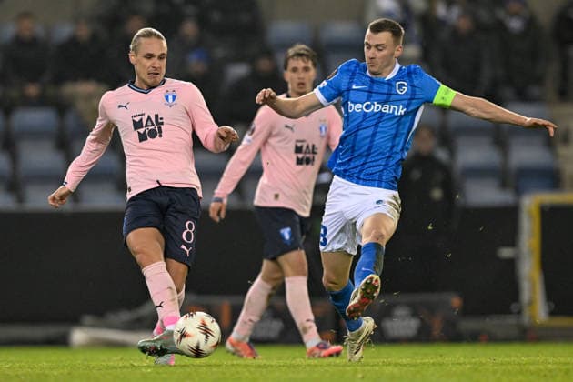 260129 KRC Genk vs Malmo FF Arnor Sigurdsson (8) of Malmo fighting for the ball with Bryan Heynen (8) of Genk pictured during the 8th game in the Uefa Europa League season 2025-2026 League Phase between KRC Genk and Malmo FF from Sweden on January 29 , 2026 in Genk, Belgium. (Photo by David Catry Isosport) Genk Belgium  Copyright: xDavidxCatryx 20260129DC2_1978