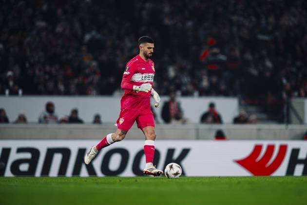 Fabian Bredlow 1 VfB Stuttgart controls the ball with concentration in the goal area Goalkeeper Fabian Bredlow 1 VfB Stuttgart with ball Copyright: xspeedshotx