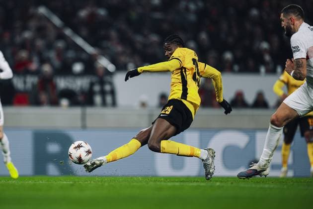 Chris Bedia 29 BSC Young Boys shoots at the ball while Chris Führich 10 VfB Stuttgart defends Shot and defense Copyright: xspeedshotx