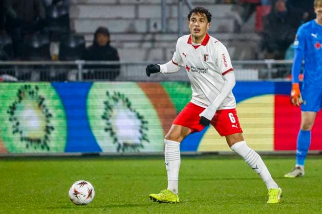 Vitor Carvalho of SC Braga dribbles with the ball Go Ahead Eagles v SC Braga, UEFA Europa League 2025 26 League Phase MD8, Go Ahead Eagles v SC Braga, Stadion De Adelaarshorst, January 29, 2026, Deventer, Netherlands.