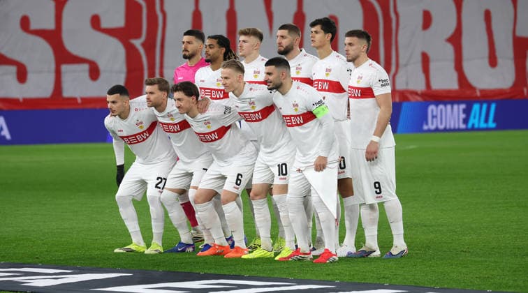 Stuttgart, Football Europa League , VfB Stuttgart vs BSC Young Boys Bern , Stuttgart team photo, front from left Badredine Bouanani, Maximilian Mittelstädt, Angelo Stiller, Chris Führich, Deniz Undav, back row from left Fabian Bredlow, Lorenz Assignon, Finn Jeltsch, Jeff Chabot, Chema Andres, Ermedin Demirovic