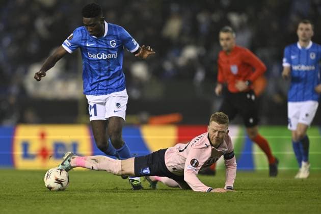 Genk s Ibrahima Sory Bangoura and Malmo s Anders Christiansen fight for the ball during a soccer game between Belgian soccer team KRC Genk and Swedish team Malmo FF, in Genk, on Thursday 29 January 2026, on day eight of the League phase of the UEFA Europa League tournament. JOHAN EYCKENS JohanxEyckens  x159648554x