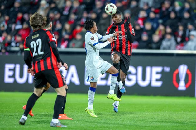 29 01 2026, Football, UEFA Europa League, Matchday 8, FC Midtjylland GNK Dinamo Zagreb, MCH Arena in Herning, Denmark Cardoso Varela GNK Dinamo 23 in a duel against Ousmane Diao FC Midtjylland 04 next to Mads Bech Sorensen FC Midtjylland 22 Regulations prohibit any use of photographs as image sequences and or quasi video Denmark