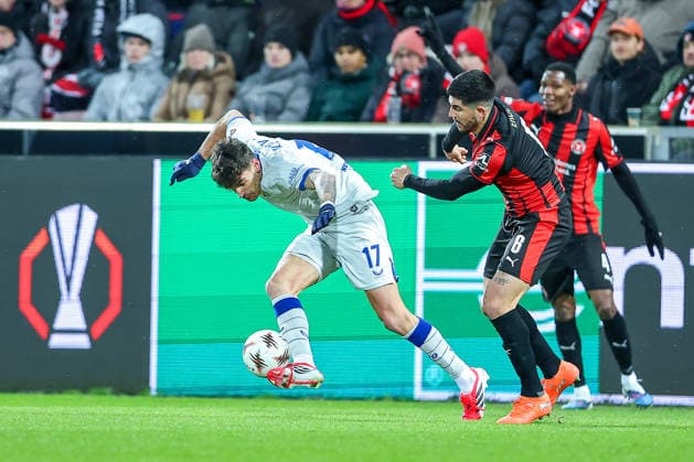29 01 2026, Football, UEFA Europa League, Matchday 8, FC Midtjylland GNK Dinamo Zagreb, MCH Arena in Herning, Denmark Gonzalo Villar GNK Dinamo 06 in a duel against Martin Erlic FC Midtjylland 06 Regulations prohibit any use of photographs as image sequences and or quasi video Denmark
