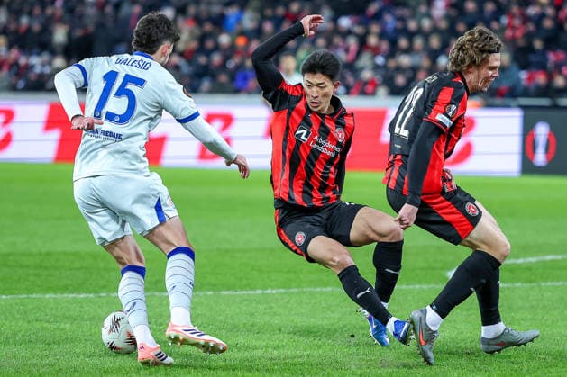 29 01 2026, Football, UEFA Europa League, Matchday 8, FC Midtjylland GNK Dinamo Zagreb, MCH Arena in Herning, Denmark Niko Galesic GNK Dinamo 15 in duel against Gue sung Cho FC Midtjylland 10 Mads Bech Sorensen FC Midtjylland 22 Regulations prohibit any use of photographs as image sequences and or quasi video Denmark