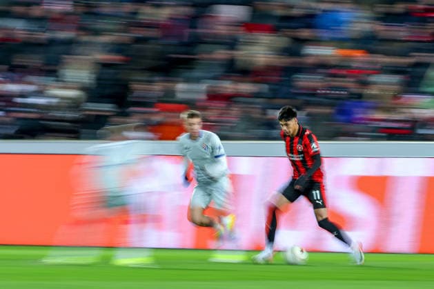 29 01 2026, Football, UEFA Europa League, Matchday 8, FC Midtjylland GNK Dinamo Zagreb, MCH Arena in Herning, Denmark Dario Osorio FC Midtjylland 11 in running duel Dynamic Dynamics Symbol image Pull-along Slow shutter effect Regulations prohibit any use of photographs as image sequences and or quasi video Denmark