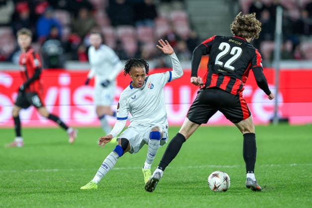 29 01 2026, Football, UEFA Europa League, Matchday 8, FC Midtjylland GNK Dinamo Zagreb, MCH Arena in Herning, Denmark Cardoso Varela GNK Dinamo 23 in duel against Mads Bech Sorensen FC Midtjylland 22 Regulations prohibit any use of photographs as image sequences and or quasi video Denmark