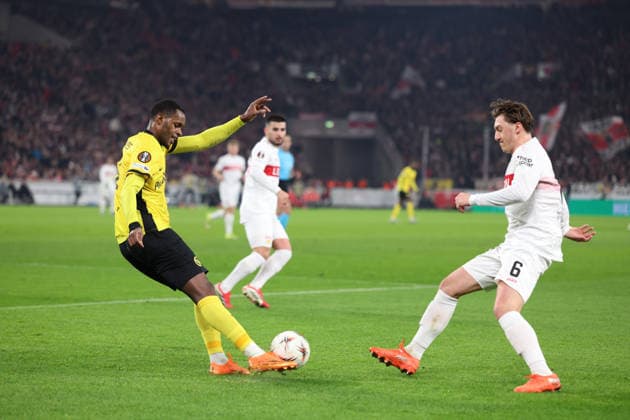 29 01 2026, xrekx, Football UEFA Europa League, VfB Stuttgart Young Boys Bern v l Edimilson Fernandes BSC Young Boys Angelo Stiller VfB Stuttgart Zweikampf, Aktion, action, battle for the ball DFL DFB REGULATIONS PROHIBIT ANY USE OF PHOTOGRAPHS as IMAGE SEQUENCES and or QUASI VIDEO Stuttgart