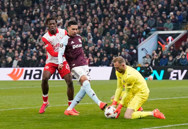 Birmingham, England, 29th January 2026. Morgan Rogers of Aston Villa goes in on Alexander Schlager of Red Bull Salzburg during the Aston Villa vs FC Salzburg UEFA Europa League match at Villa Park, Birmingham. Picture credit should read: Andrew Yates Sportimage EDITORIAL USE ONLY. No use with unauthorised audio, video, data, fixture lists, club league logos or live services. Online in-match use limited to 120 images, no video emulation. No use in betting, games or single club league player publications. SPI_040_AY_Villa_Salzburg SPI-4490-0039