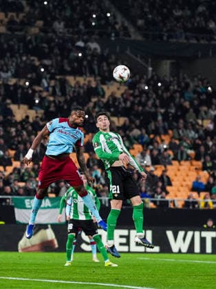 Fußball, EuroLeague, Real Betis Sevilla - Feyenoord Rotterdam #5 UEFA Europa League: Real Betis v Feyenoord Sevilla - Cyle Larin of Feyenoord, Marc Roca of Real Betis during the eighth match of the UEFA Europa League 2025 2026. The match is set between Real Betis Balompie and Feyenoord at Estadio La Cartuja on 29 January 2026 in Sevilla, Spain. Copyright: xTomxBodex