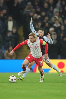Aston Villa v Salzburg, Europa League Mads Bidstrup of Red Bull Salzburg and Emiliano Buendia of Aston Villa during the Europa League match between Aston Villa and Salzburg at Villa Park, Birmingham, UK on 29 January 2026. Birmingham Villa Park West Midlands UK Editorial use only , Copyright: xAlunxRobertsx PSI-23649-0023
