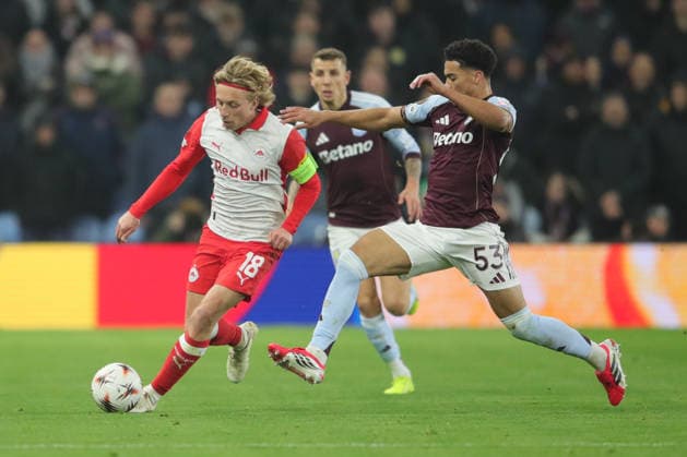 Aston Villa v Salzburg, Europa League Mads Bidstrup of Red Bull Salzburg and George Hemmings of Aston Villa during the Europa League match between Aston Villa and Salzburg at Villa Park, Birmingham, UK on 29 January 2026. Birmingham Villa Park West Midlands UK Editorial use only , Copyright: xAlunxRobertsx PSI-23649-0024