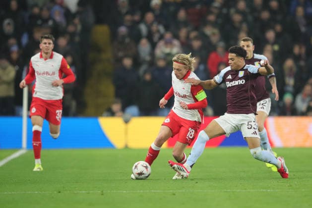 Aston Villa v Salzburg, Europa League Mads Bidstrup of Red Bull Salzburg and George Hemmings of Aston Villa during the Europa League match between Aston Villa and Salzburg at Villa Park, Birmingham, UK on 29 January 2026. Birmingham Villa Park West Midlands UK Editorial use only , Copyright: xAlunxRobertsx PSI-23649-0025
