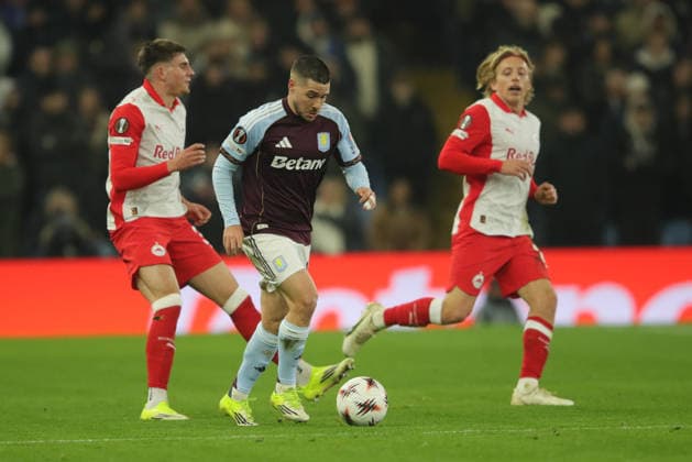Aston Villa v Salzburg, Europa League Emiliano Buendia of Aston Villa and Tim Trummer of Red Bull Salzburg during the Europa League match between Aston Villa and Salzburg at Villa Park, Birmingham, UK on 29 January 2026. Birmingham Villa Park West Midlands UK Editorial use only , Copyright: xAlunxRobertsx PSI-23649-0030