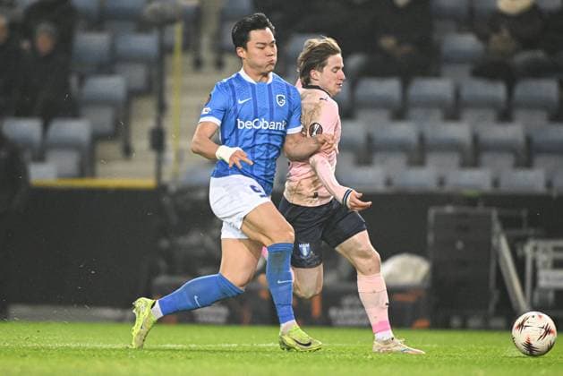 Genk s Hyeon-Gyu Oh and Malmo s Johan Karlsson pictured in action during a soccer game between Belgian soccer team KRC Genk and Swedish team Malmo FF, in Genk, on Thursday 29 January 2026, on day eight of the League phase of the UEFA Europa League tournament. JILLxDELSAUX  x159649699x