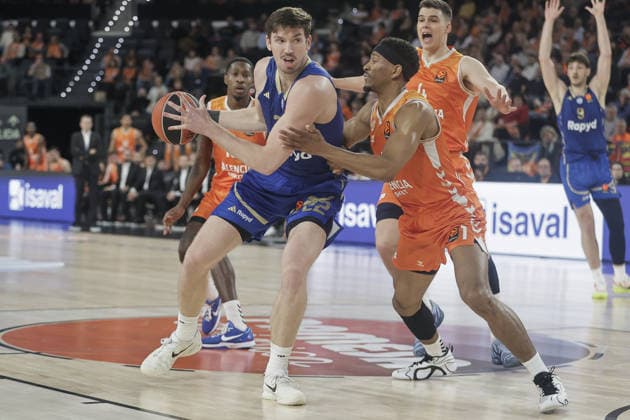 Valencia Basket v Maccabi Tel Aviv - EuroLeague VALENCIA, SPAIN - JANUARY 29: Ty Jacob Leaf (22) of Maccabi in action during EuroLeague basketball match between Valencia Basket and Maccabi Rapyd Tel-Aviv in Valencia, Spain, on January 29, 2026. Jose Miguel Fernandez Anadolu Valencia Spain. Editorial use only. Please get in touch for any other usage.  Copyright: x2026xAnadoluxJosexMiguelxFernandezx