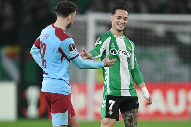 Fußball, EuroLeague, Real Betis Sevilla - Feyenoord Rotterdam #6 SEVILLA, 29-01-2026, Stadium La Cartuja, UEFA Football season 2025 2026, Europa League match between Betis Sevilla and Feyenoord. Pictures shows Feyenoord player Aymen Sliti and Betis player Antony Betis Sevilla - Feyenoord  x201172618x Copyright: