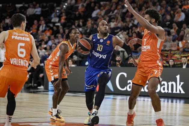 Valencia Basket v Maccabi Tel Aviv - EuroLeague VALENCIA, SPAIN - JANUARY 29: Oshae Brissett (10) of Maccabi in action during EuroLeague basketball match between Valencia Basket and Maccabi Rapyd Tel-Aviv in Valencia, Spain, on January 29, 2026. Jose Miguel Fernandez Anadolu Valencia Spain. Editorial use only. Please get in touch for any other usage.  Copyright: x2026xAnadoluxJosexMiguelxFernandezx