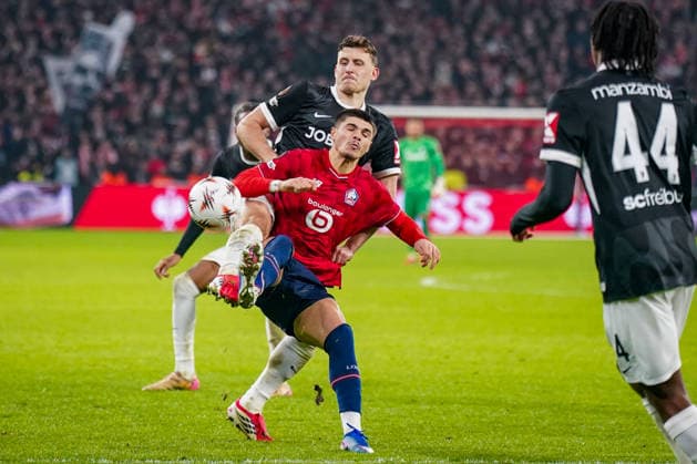 Football UEFA Europa League 2025 26, Matchday 8 OSC Lille vs SC Freiburg Stade Pierre Mauroy Lille, France Ivan Cavaleiro OSC Lille, 21 and Maximilian Eggestein SC Freiburg, 08 Copyright: xJOERANxSTEINSIEKx