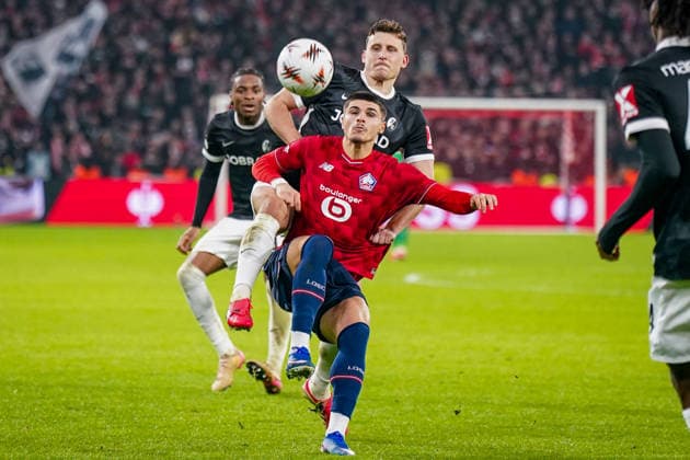 Football UEFA Europa League 2025 26, Matchday 8 OSC Lille vs SC Freiburg Stade Pierre Mauroy Lille, France Ivan Cavaleiro OSC Lille, 21 and Maximilian Eggestein SC Freiburg, 08 Copyright: xJOERANxSTEINSIEKx