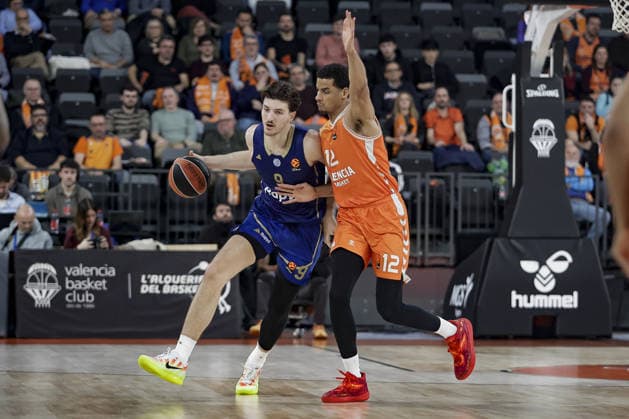 Valencia Basket v Maccabi Tel Aviv - EuroLeague VALENCIA, SPAIN - JANUARY 29: Neal Sako (12) of Valencia Basket in action against Roman Sorkin of Maccabi during EuroLeague basketball match between Valencia Basket and Maccabi Rapyd Tel-Aviv in Valencia, Spain, on January 29, 2026. Jose Miguel Fernandez Anadolu Valencia Spain. Editorial use only. Please get in touch for any other usage.  Copyright: x2026xAnadoluxJosexMiguelxFernandezx