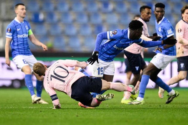 260129 Anders Christiansen of Malmö FF and Yaimar Medina of KRC Genk during the UEFA Europa League football match between KRC Genk and Malmö FF on January 29, 2026 in Genk Photo Simon Hastegard BILDBYRAN kod SH SH0684 fotboll football soccer fotball uefa europa league europa league krc genk malmö ff bbeng  Copyright: SIMONxHASTEGARD BB260129SH062