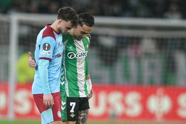 Fußball, EuroLeague, Real Betis Sevilla - Feyenoord Rotterdam #6 SEVILLA, 29-01-2026, Stadium La Cartuja, UEFA Football season 2025 2026, Europa League match between Betis Sevilla and Feyenoord. Pictures shows Feyenoord player Aymen Sliti and Betis player Antony Betis Sevilla - Feyenoord  x201172628x Copyright: