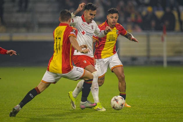 2026-01-29 - Europa League match DEVENTER, NETHERLANDS - JANUARY 29: Mathis Suray of Go Ahead Eagles battles for possession with Rodrigo Zalazar of SC Braga, Dean James of Go Ahead Eagles during the Europa League match at the De Adelaarshorst on January 29, 2026 in Deventer, Netherlands Deventer De Adelaarshorst Netherlands Content not available for redistribution in The Netherlands directly or indirectly through any third parties. Copyright: xDennisxBresserx
