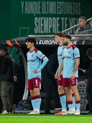 Fußball, EuroLeague, Real Betis Sevilla - Feyenoord Rotterdam #6 UEFA Europa League: Real Betis v Feyenoord Sevilla - In-beom Hwang of Feyenoord, Jan Plug of Feyenoord, Bart Nieuwkoop of Feyenoord during the eighth match of the UEFA Europa League 2025 2026. The match is set between Real Betis Balompie and Feyenoord at Estadio La Cartuja on 29 January 2026 in Sevilla, Spain. Copyright: xYannickxVerhoevenx