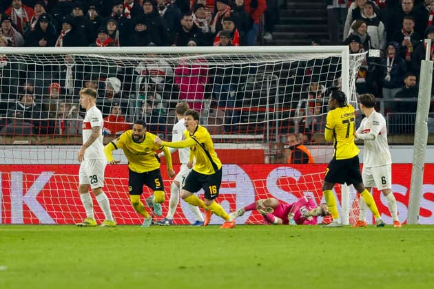 Goal celebration BSC Young Boys at 2 2 by Sandro Lauper BSC Young Boys, 30 , Germany, Soccer, UEFA Europa League, Matchday 8, 2025 2026, VfB Stuttgart vs Young Boys Bern, 29 01 2026, Stuttgart MHP Arena Germany Copyright: xGrantxHubbsx