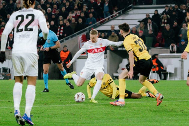 Goal kick by Chris Führich VfB Stuttgart, 10 , Armin Gigovic Young Boys Bern, 37 cannot block, GER, VfB Stuttgart vs Young Boys Bern, Football, Europa League, Matchday 8, Season 2025 2026, 29 01 2026, GER, VfB Stuttgart vs Young Boys Bern, Football, Europa League, Matchday 8, Season 2025 2026, 29 01 2026, Stuttgart Copyright: xEibner-Pressefoto EdwardxCheungx EP_ECG