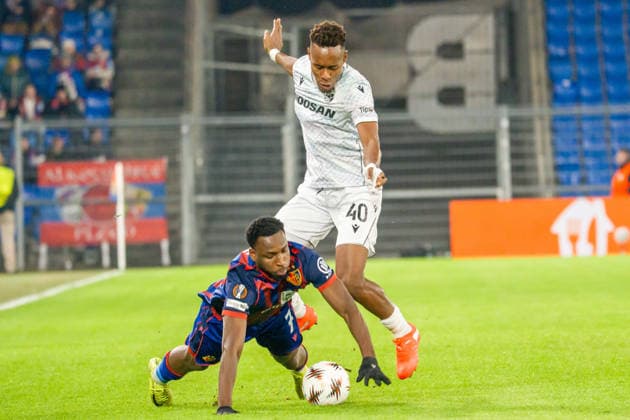 29 01 2026, Basel, St Jakob Park, Europa League FC Basel Viktoria Plzen, 40 Sampson Dweh Plzen against 7 Philip Otele Basel Basel St Jakob Park Basel Switzerland Copyright: xJustPictures.ch PascalxvonxBürenx jp-en-PaVoB-Pavo_Fotografie-00456