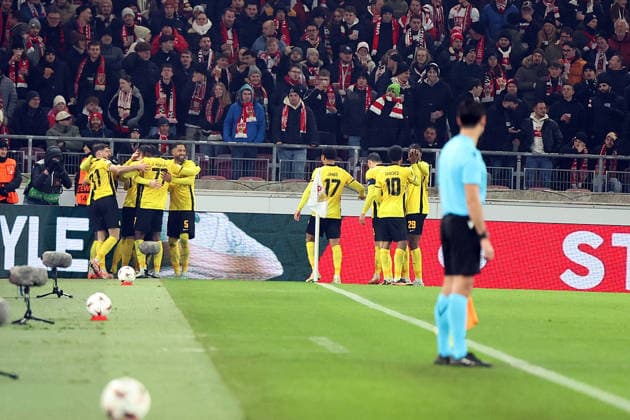 29 01 2026, xrekx, Football UEFA Europa League, VfB Stuttgart Young Boys Bern v l Torjubel nach dem Tor zum celebrating the goal celebrate 2 2 durch Sandro Lauper BSC Young Boys DFL DFB REGULATIONS PROHIBIT ANY USE OF PHOTOGRAPHS as IMAGE SEQUENCES and or QUASI VIDEO Stuttgart