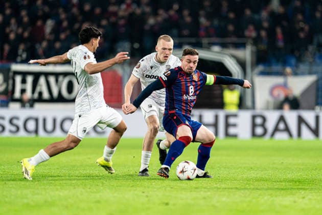Xherdan Shaqiri (10 FC Basel 1893), right, Karel Spacil (5 FC Viktoria Plzen), middle, and Merchas Doski (14 FC Viktoria Plzen), left, in action during the UEFA Europa League match between FC Basel 1893 and FC Viktoria Plzen at St. Jakob-Park, Basel, Switzerland. Copyright: xPriscilaxBütlerx xSPPx Sportspressphoto_SPR86786
