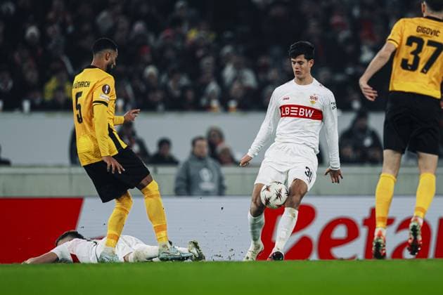 Chema Andres 30 VfB Stuttgart controls the ball while Armin Gigovi 37 BSC Young Boys and Gregory Wüthrich 5 BSC Young Boys defend tackle after tackle Copyright: xspeedshotx