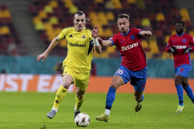 FCSB v Fenerbahce - UEFA Europa League BUCHAREST, ROMANIA - JANUARY 29: Caglar Soyuncu (L) of Fenerbahce in action against Mihai Daniel Lixandru (R) of FCSB during the UEFA Europa League Week 8 football match between FCSB and Fenerbahce in Bucharest, Romania on January 29, 2026. Arife Karakum Anadolu Bucharest Romania. Editorial use only. Please get in touch for any other usage.  Copyright: x2026xAnadoluxArifexKarakumx