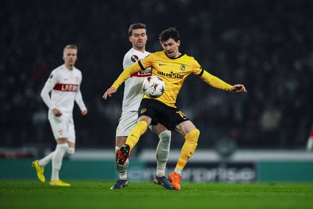 Maximilian Mittelstädt 7 VfB Stuttgart in a duel with Christian Fassnacht 16 BSC Young Boys for the ball Duel for the ball Copyright: xspeedshotx