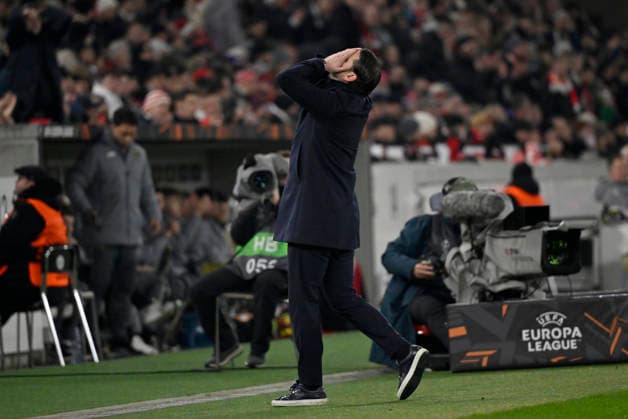 Coach Gerardo Seoane BSC Young Boys Bern on the sidelines Disappointment disappointed after missed scoring chance Gesture Gesture VfB Stuttgart vs Young Boys Bern YB EUROPA LEAGUE EL 29 01 2026 DFL REGULATIONS PROHIBIT ANY USE OF PHOTOGRAPHS AS IMAGE SEQUENCES AND OR QUASI VIDEO VfB Stuttgart vs Young Boys Bern YB
