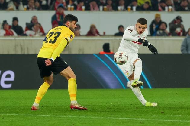 Badredine Bouanani 27 VfB Stuttgart with a shot, action with Loris Benito 23 BSC Young Boys Bern , VfB Stuttgart vs BSC Young Boys Bern, Football, Men, UEFA Europa League, Season 2025 2026, Matchday 8, 29 01 2026 DFB regulations prohibit any use of photographs as image sequences and or quasi video Stuttgart Baden Wuerttemberg Germany Copyright: xkolbert-press MartinxAgüerax
