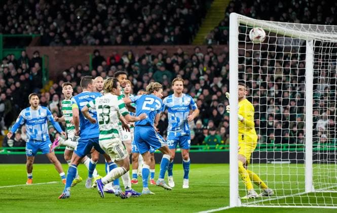 Auston Trusty of Celtic scores with a header to give Celtic a 4-2 lead. Celtic v Utrecht, UEFA Europa League, Group Stage, Football, Celtic Park, Glasgow, UK - 29 Jan 2026Glasgow Celtic Park United Kingdom EDITORIAL USE ONLY No use with unauthorised audio, video, data, fixture lists, club league logos or live services. Online in-match use limited to 120 images, no video emulation. No use in betting, games or single club league player publications. Copyright: xStuartxWallace Shutterstockx 16445870ay
